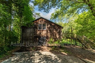 Building Photo - 818 Deaderick Rd