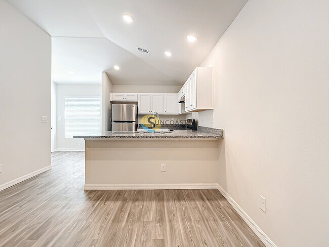 Foto del edificio - 17131 Thompson Ave