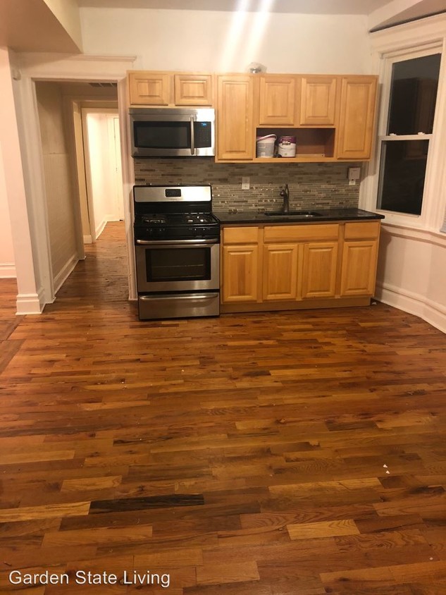 Foto principal - 72 Columbia Ave