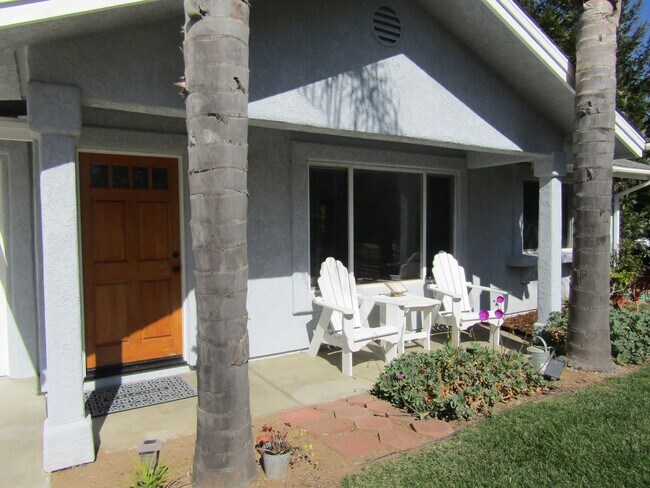 Foto del edificio - Immaculate Single Level Home on a Generous...