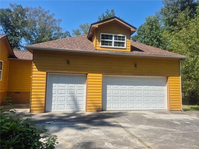 Building Photo - 3873 King Edward Trail SW