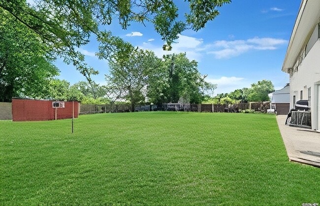 Building Photo - 1707 Manatuck Blvd