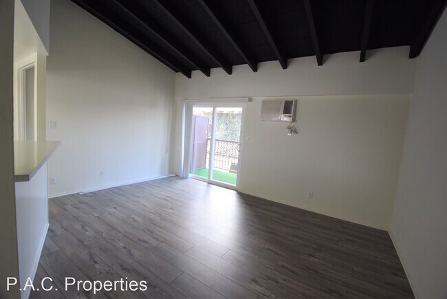 Building Photo - Studio, 1 bath Apartment - 5939 Cedros Ave...