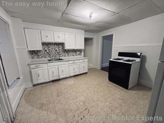 Photo - 185 Lowell St Apartment