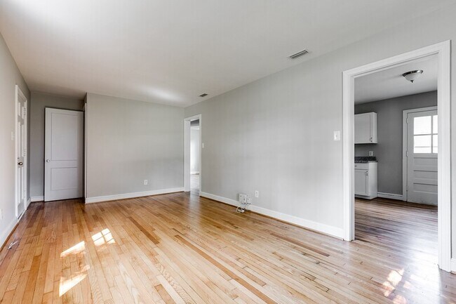 Foto del edificio - 7302 Harlow Rd