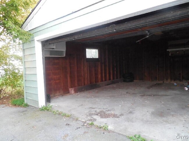 Building Photo - 618 Addison St