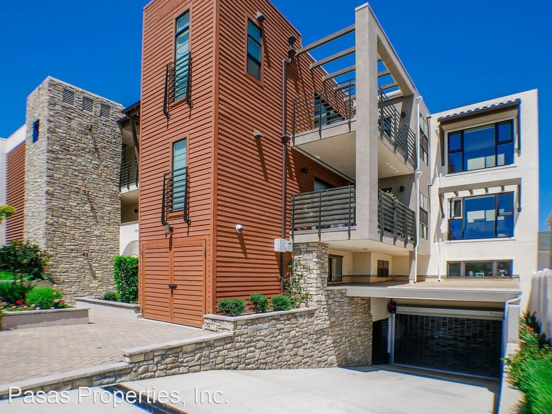 Primary Photo - 2 br, 2.5 bath House - 3128 Canon St #303