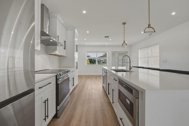 Building Photo - 461 SW 1st St