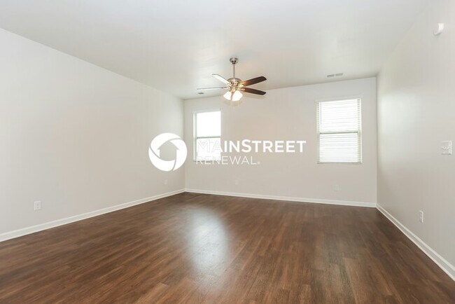 Foto del edificio - 4 Bedroom Pet-Friendly Home in LEBANON, TN with Main Street Renewal
