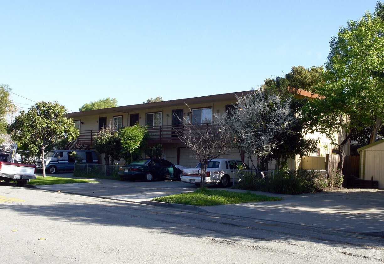 Building Photo - 822 Allerton St