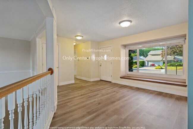 Foto del edificio - Spacious Three Bedroom Home in Desirable Charbonneau!