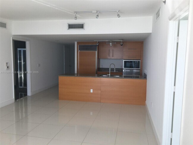 Foto del edificio - 475 Brickell Ave