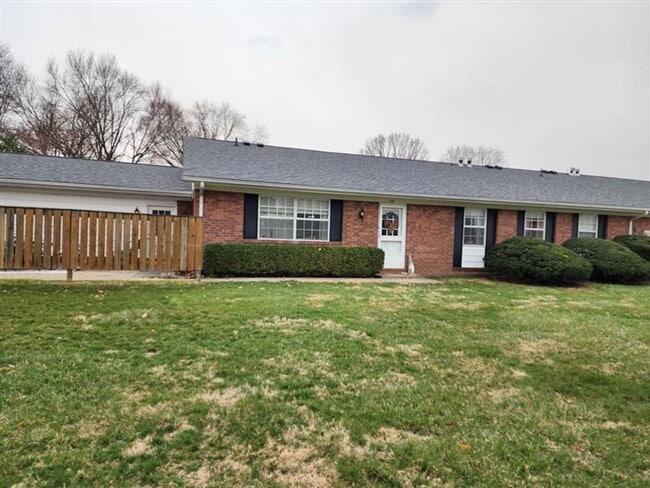 Building Photo - 112 Southglen Rd