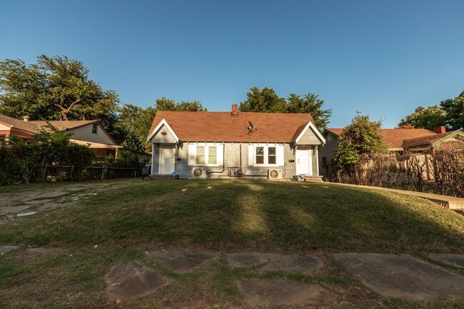 Building Photo - 119 N Birmingham Duplex