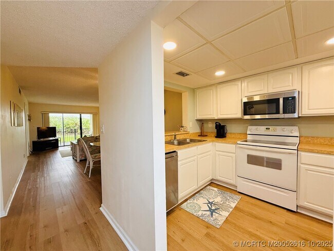 Foto del edificio - 9490 S Ocean Dr