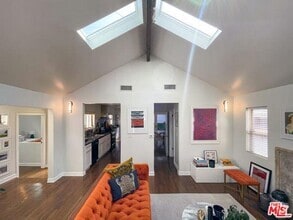 Building Photo - 728 Westbourne Dr