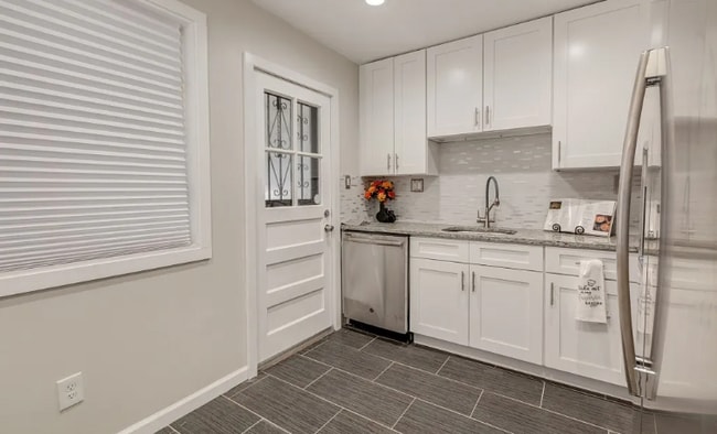 Building Photo - 726 Crittenden St NE