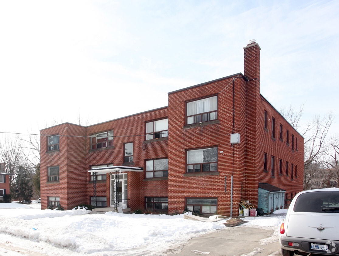Building Photo - 2128 Harris Cres
