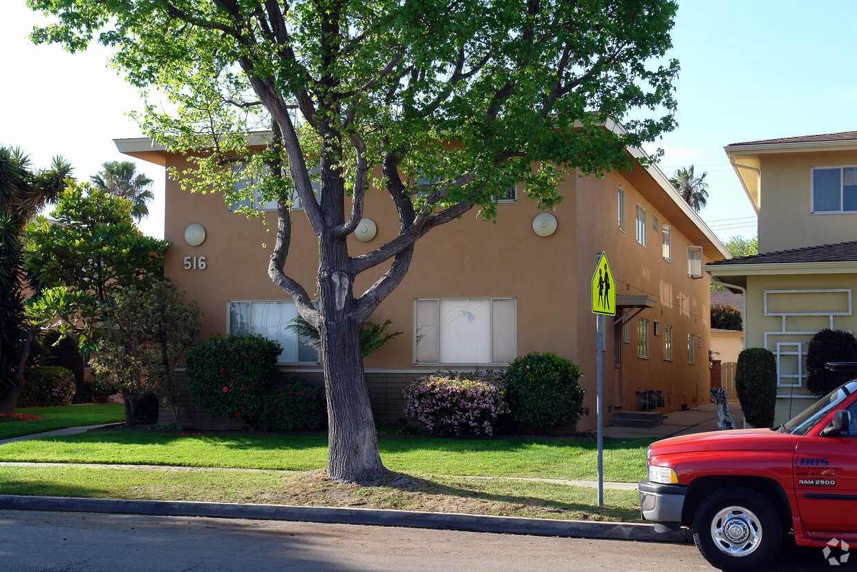Building Photo - 520 Grace Ave