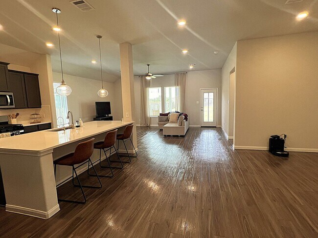 Foto del edificio - 3040 Chestnut Ln