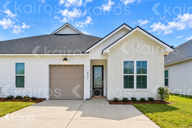 Building Photo - 4847 E Dacha Ln