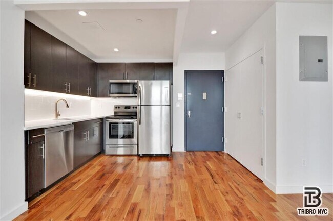 Foto del edificio - 2 bedroom in Brooklyn NY 11233