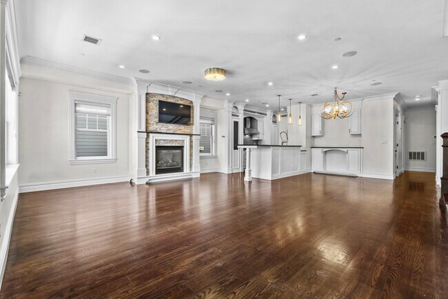 Building Photo - 161 Tudor St