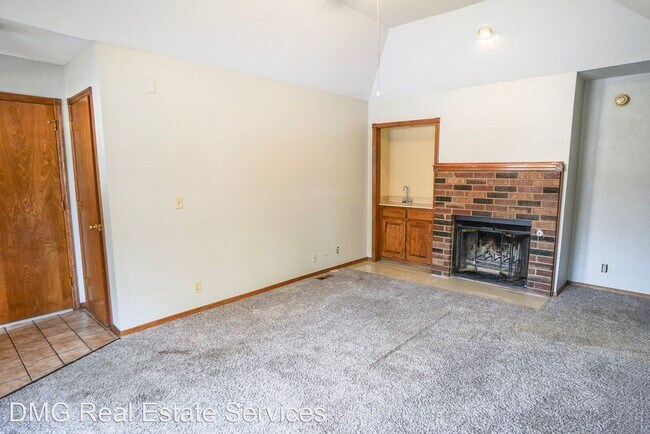 Building Photo - 2 br, 2.5 bath House - 315 Lamp Post