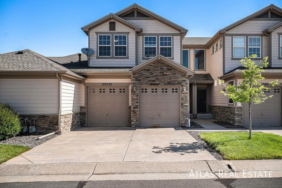 Foto principal - 23235 York Ave