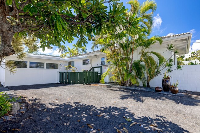 Building Photo - Mid-century modern Kalaheo Ave. Beach side...