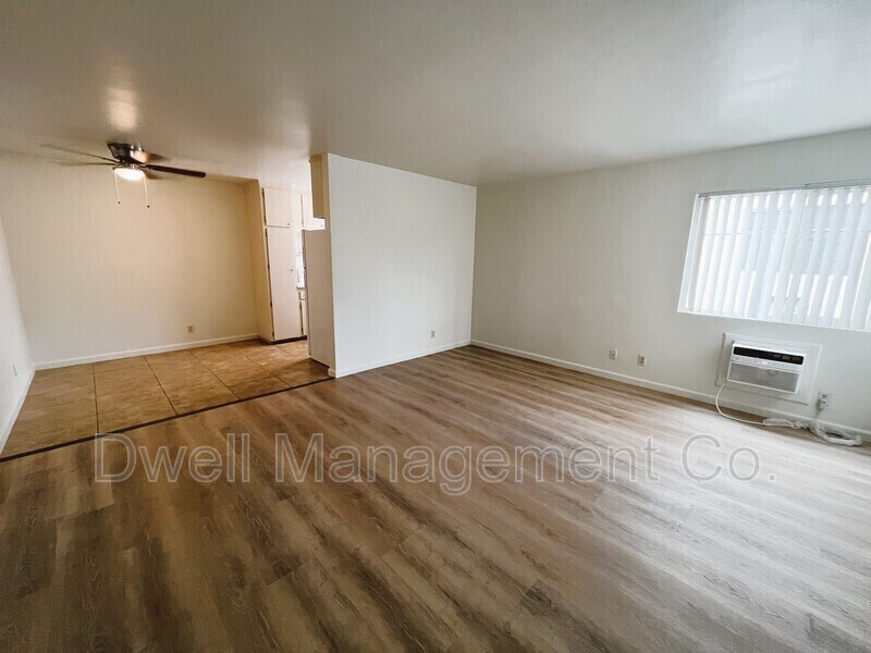 Primary Photo - 1490 Oakdale Ave