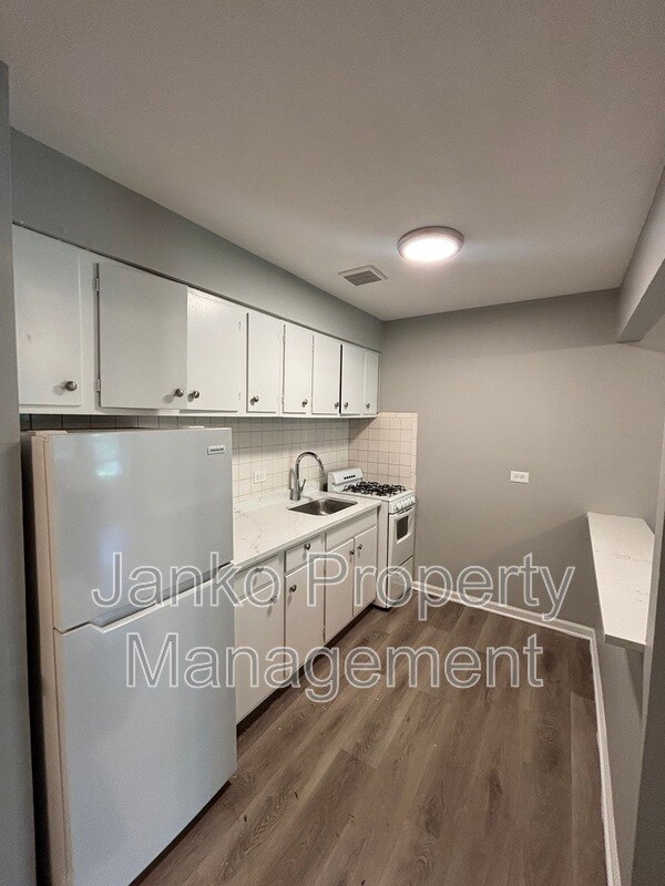 Foto del edificio - 3331 Commercial Ave