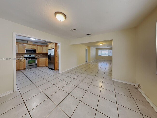 Building Photo - 6740 SW 10th Ct