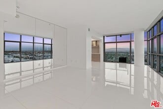Building Photo - 13700 Marina Pointe Dr