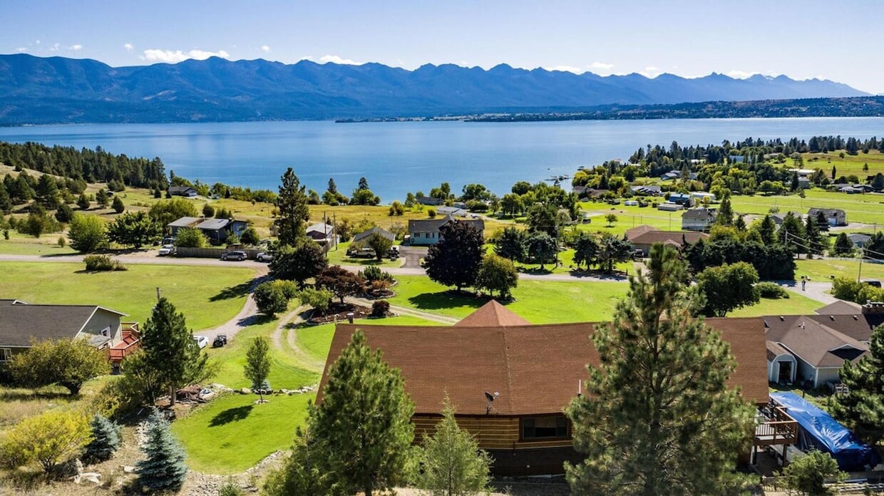 Primary Photo - Log Home with close public lake access - A...