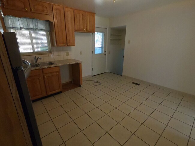 Foto del edificio - Available Now! Charming 3-bedroom, 1.5-bat...