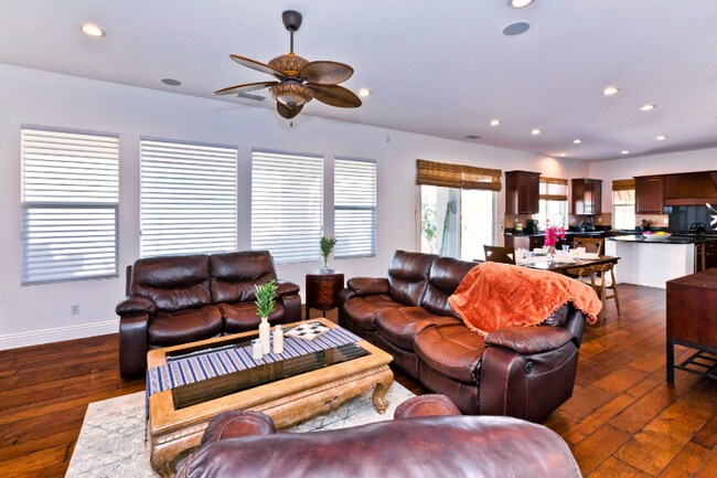 Building Photo - 134 Tesori Dr