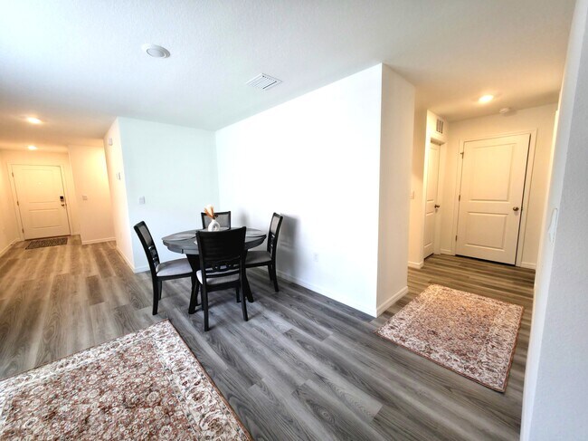 Foto del edificio - 5220 Berry Bay Ave