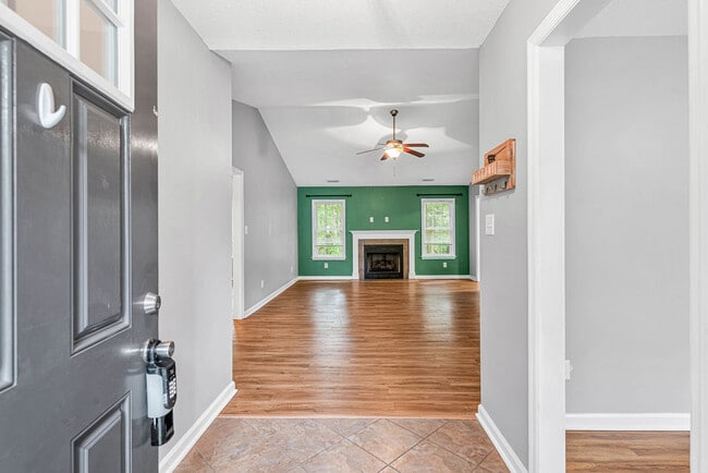 Building Photo - 174 Live Oak Dr