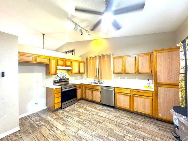Building Photo - Beautiful Single Story House - OVERSIZED l...