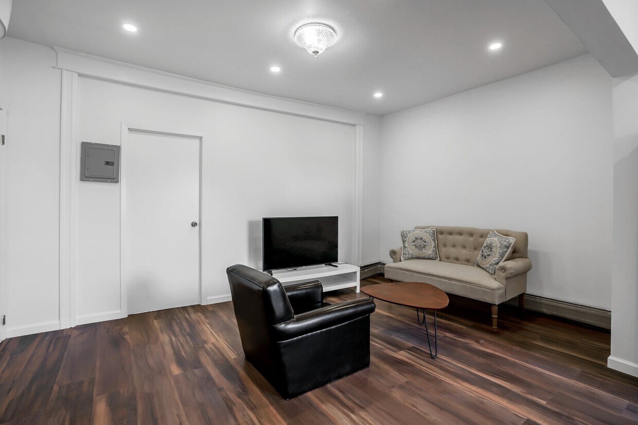 Foto principal - 245 4th St