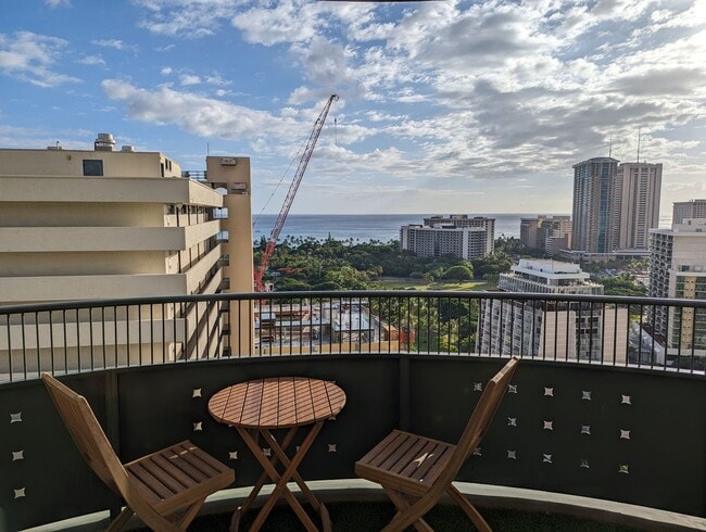 Building Photo - 1557