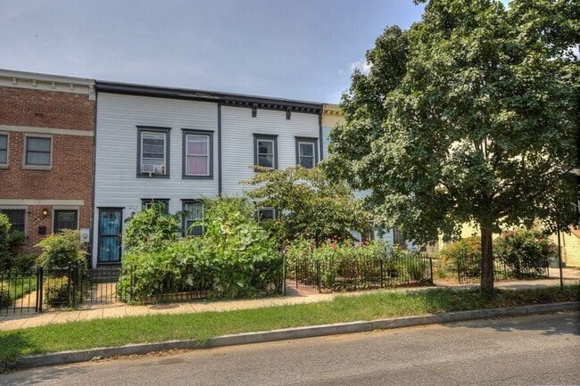 Photo - 1730 10th St NW House