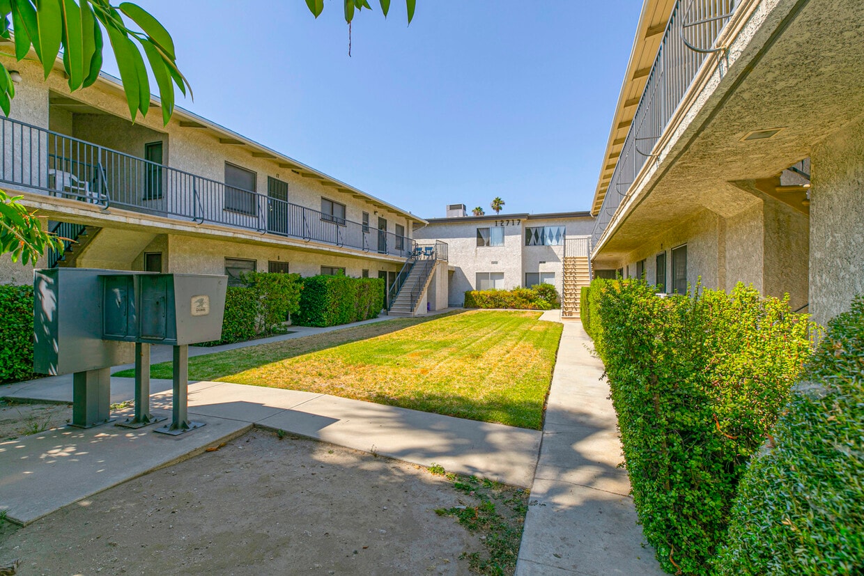 12717 Vanowen St Unit 202, North Hollywood, CA 91605 Condo for Rent