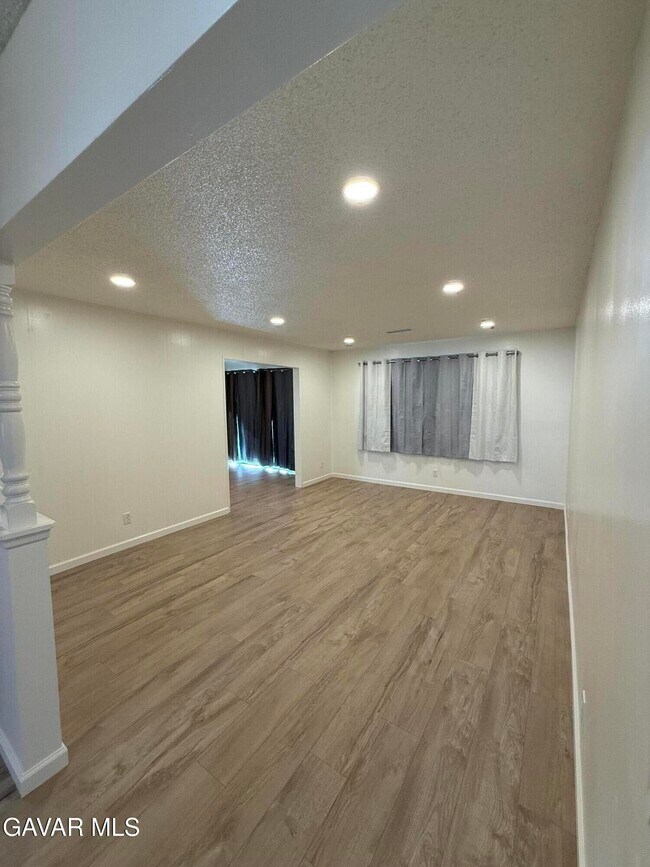 Foto del edificio - 45303 Lorimer Ave