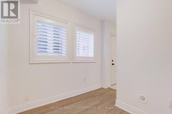 Photo du bâtiment - 290 Royalton Common