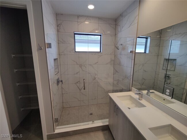 Foto del edificio - 5860 Agostino Way