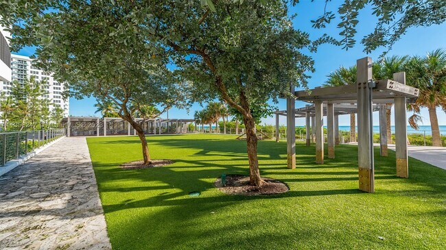 Foto del edificio - 6801 Collins Ave