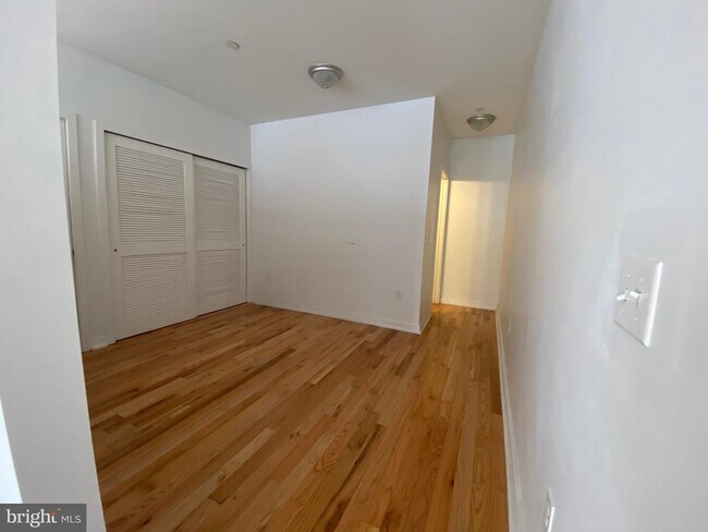 Foto del edificio - 709 N Franklin St