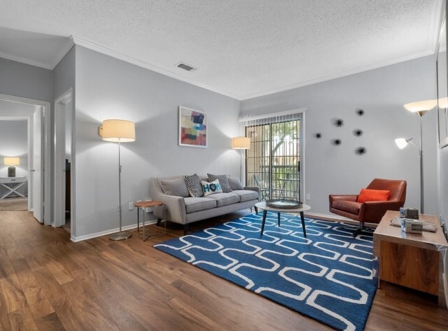 2BR, 1BA - 874SF LVRM View - Oaks of North Dallas